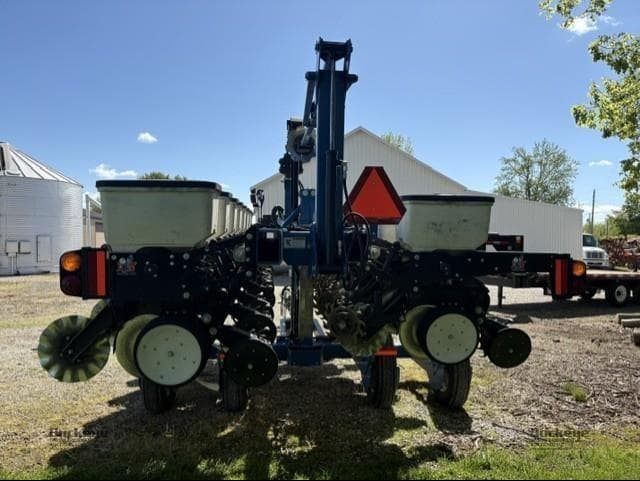 Image of Kinze 3500 equipment image 4