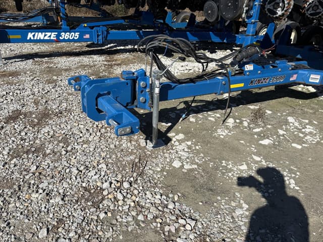 Image of Kinze 3500 equipment image 1
