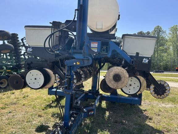 Image of Kinze 3500 equipment image 4