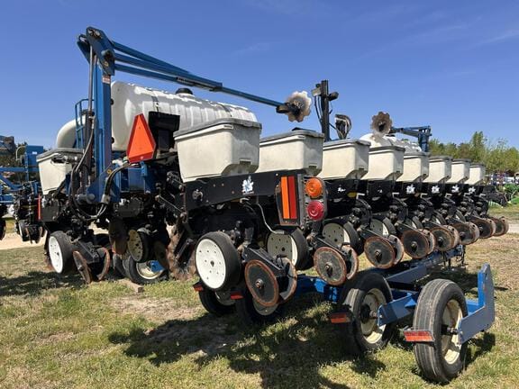 2014 Kinze 3500 Equipment Image0