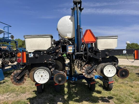 Image of Kinze 3500 equipment image 3