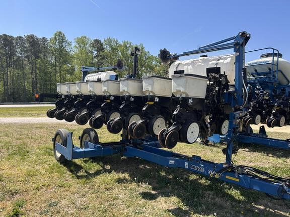 Image of Kinze 3500 equipment image 1