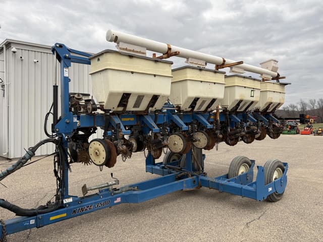 Image of Kinze 3500 equipment image 2
