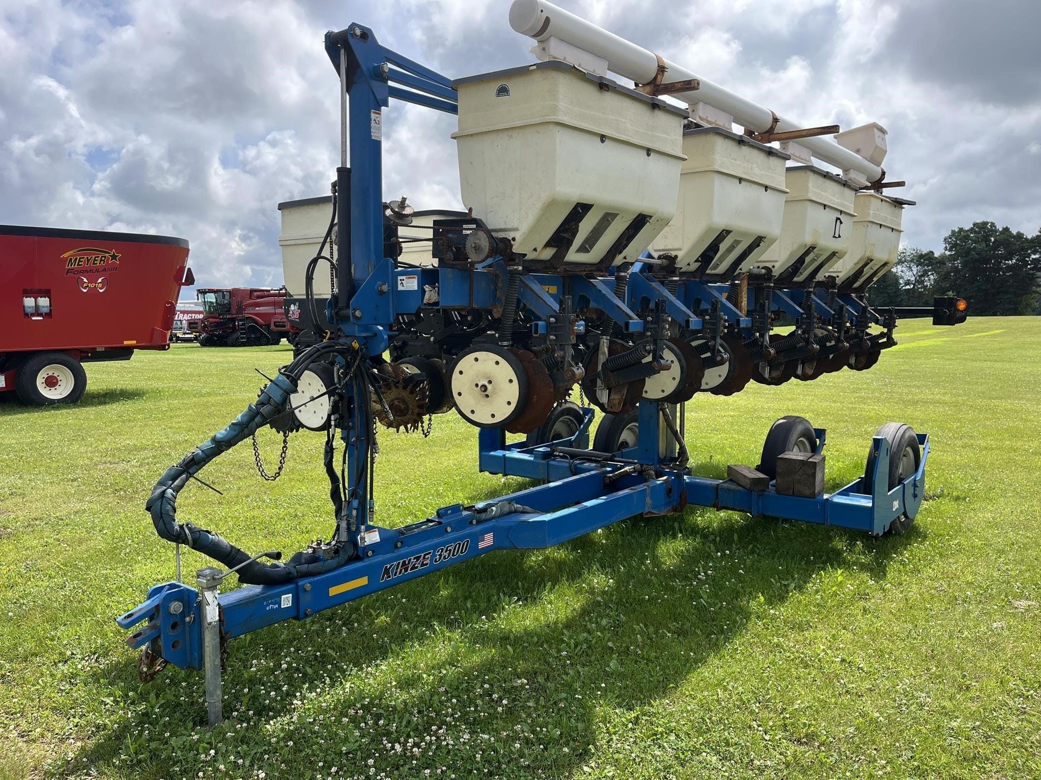 2014 Kinze 3500 Equipment Image0
