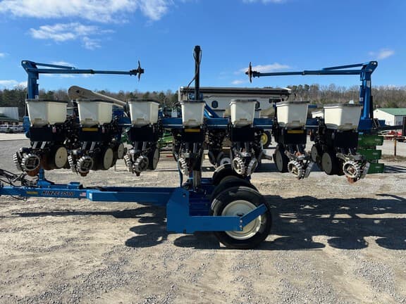 Image of Kinze 3500 equipment image 1