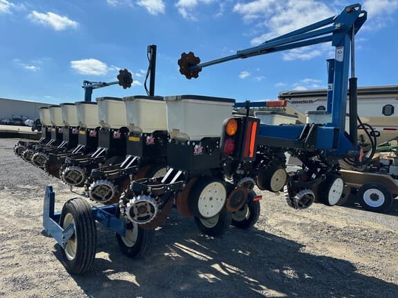 Image of Kinze 3500 equipment image 2