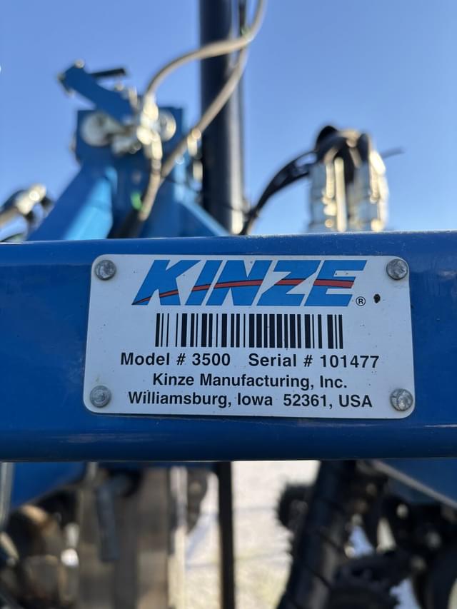 Image of Kinze 3500 equipment image 1