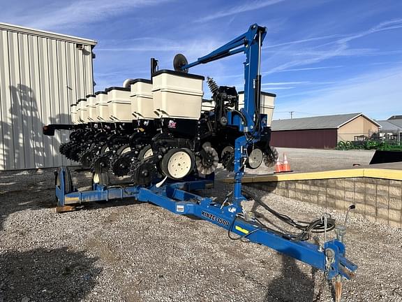 Image of Kinze 3500 equipment image 3