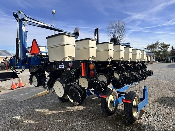 Image of Kinze 3500 equipment image 2