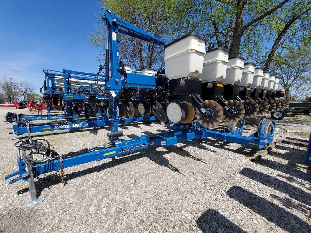 2014 Kinze 3500 Equipment Image0