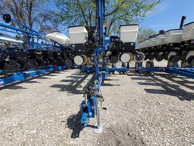 Image of Kinze 3500 equipment image 1