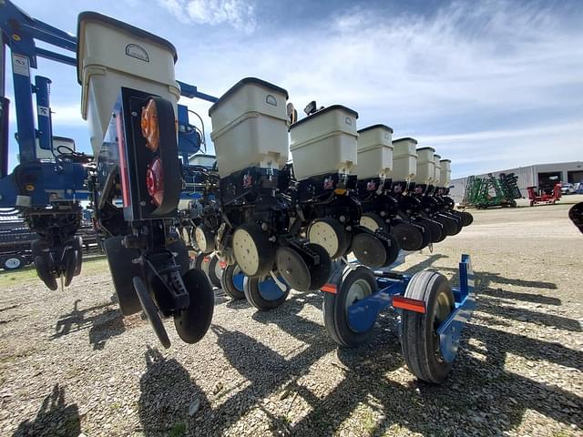 Image of Kinze 3500 equipment image 3