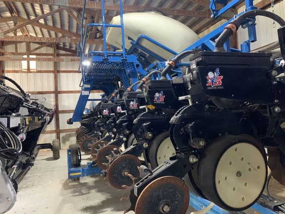 Image of Kinze 3600 equipment image 3