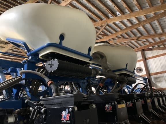 Image of Kinze 3600 equipment image 2