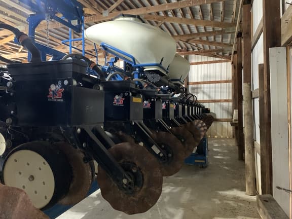 Image of Kinze 3600 equipment image 1