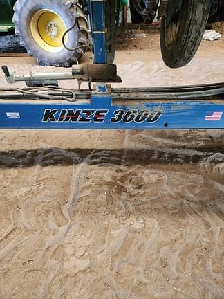 Image of Kinze 3600 equipment image 3