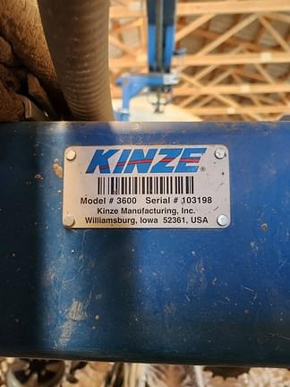 Image of Kinze 3600 equipment image 4