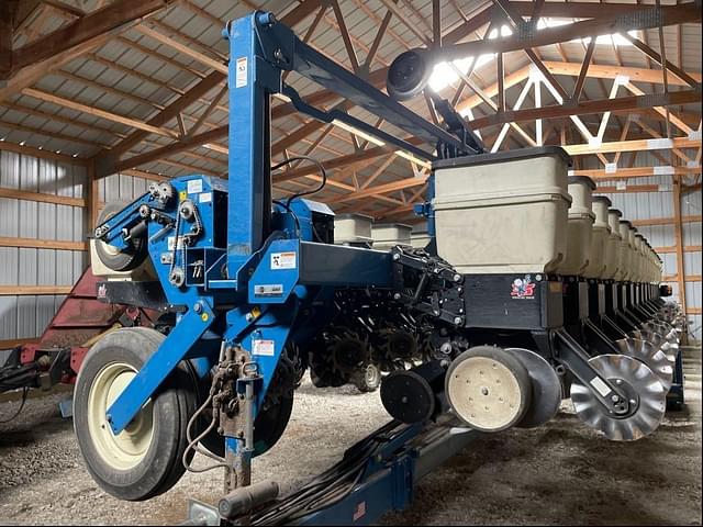 Image of Kinze 3600 equipment image 2