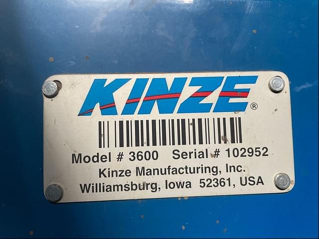 Image of Kinze 3600 equipment image 1