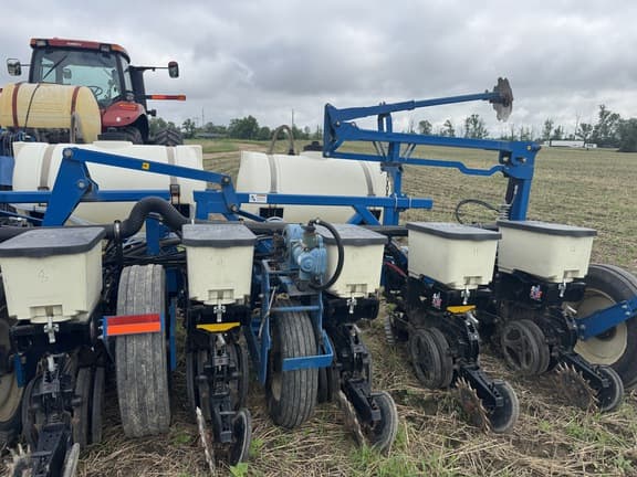 Image of Kinze 3600 equipment image 3