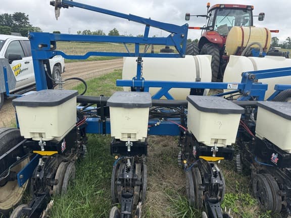Image of Kinze 3600 equipment image 2
