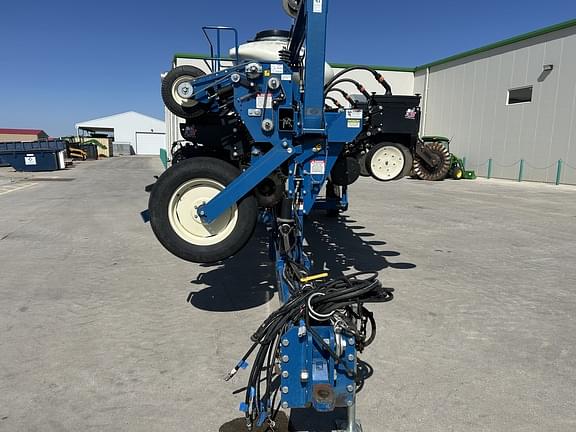 Image of Kinze 3600 equipment image 1