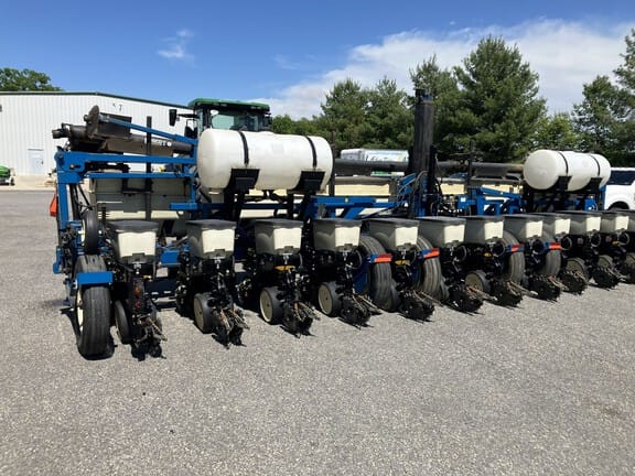 2014 Kinze 3600 Equipment Image0