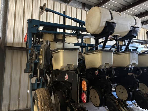 Image of Kinze 3600 equipment image 1