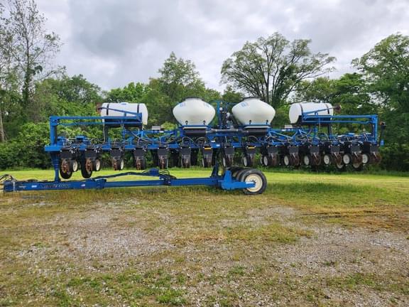Image of Kinze 3600 equipment image 1