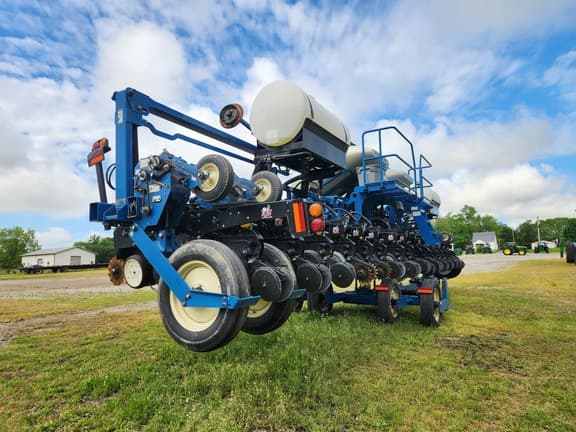 Image of Kinze 3600 equipment image 4