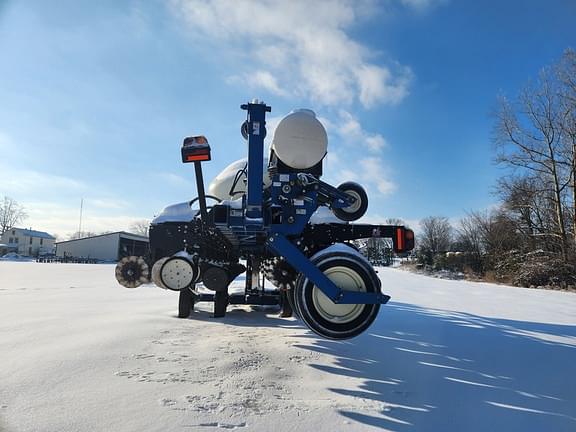 Image of Kinze 3600 equipment image 2