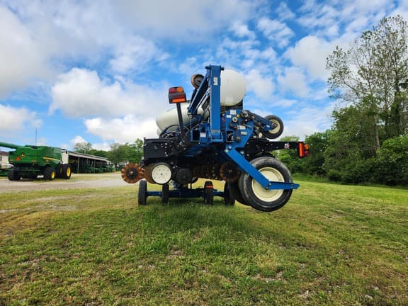 Image of Kinze 3600 equipment image 4