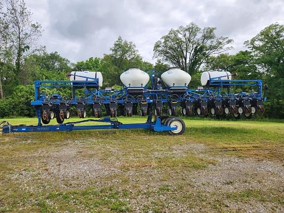 Image of Kinze 3600 equipment image 1