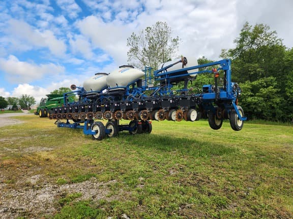 Image of Kinze 3600 equipment image 3