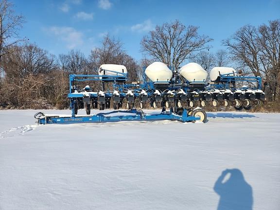 Image of Kinze 3600 equipment image 4