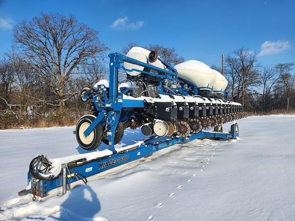 Image of Kinze 3600 equipment image 1