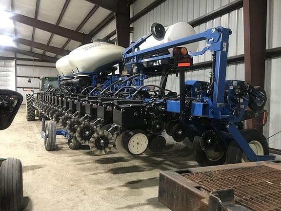 Image of Kinze 3600 equipment image 1