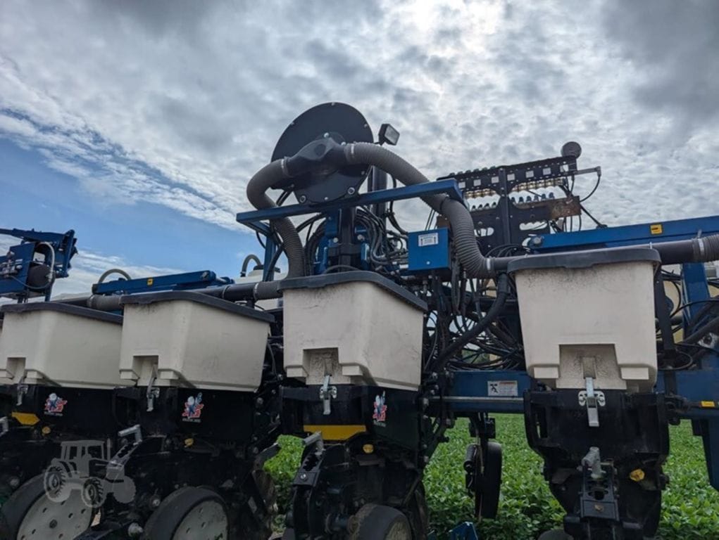 2014 Kinze 3600 Equipment Image0