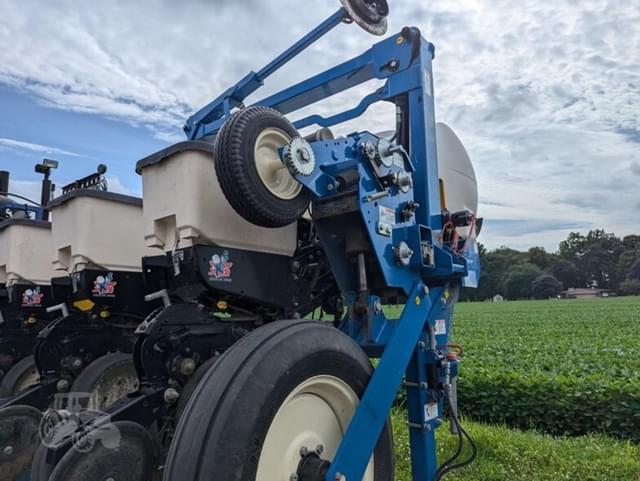 Image of Kinze 3600 equipment image 1