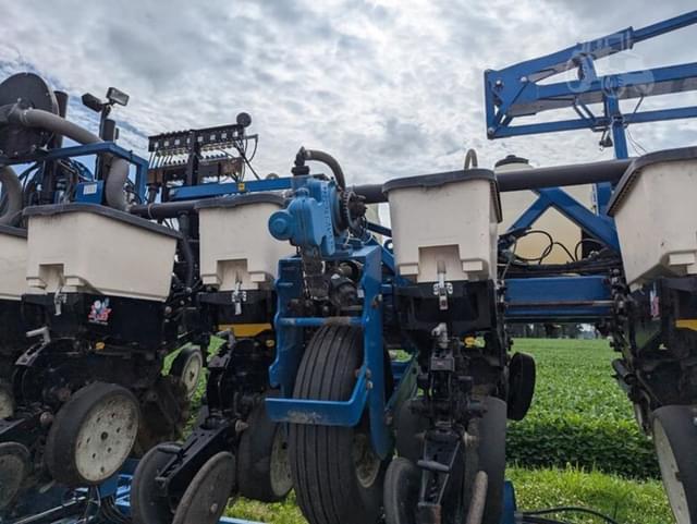Image of Kinze 3600 equipment image 2