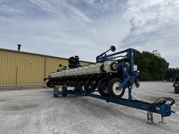 2014 Kinze 3600 Equipment Image0