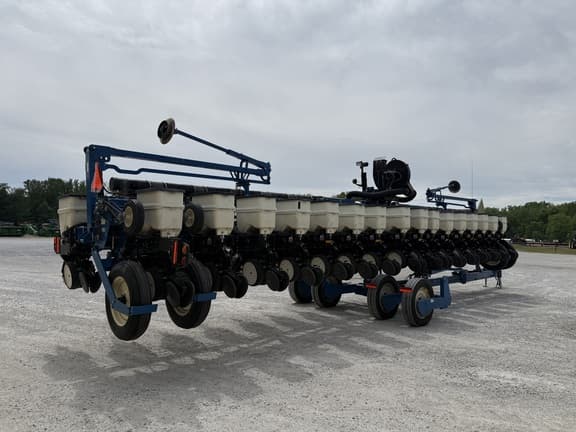 Image of Kinze 3600 equipment image 3