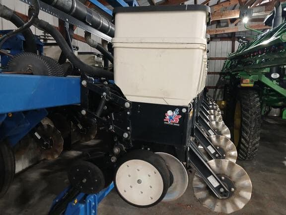 Image of Kinze 3600 equipment image 1