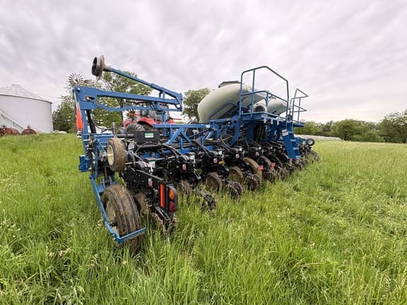 Image of Kinze 3600 equipment image 1
