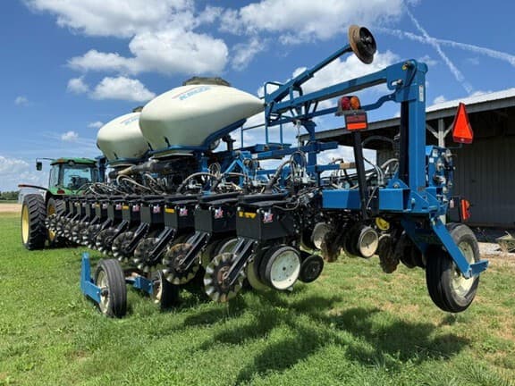 Image of Kinze 3600 equipment image 1