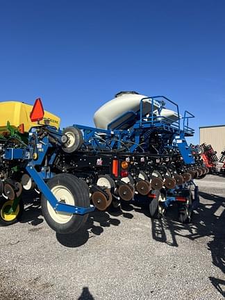 Image of Kinze 3600 equipment image 2