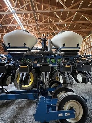 Image of Kinze 3600 equipment image 3