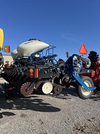 Image of Kinze 3600 equipment image 1