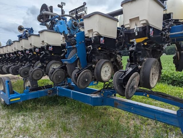 Image of Kinze 3600 equipment image 4