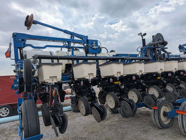Image of Kinze 3600 equipment image 4